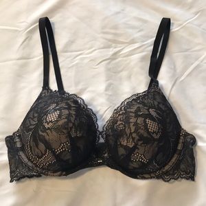 Victoria’s Secret Fabulous Plunge Bra